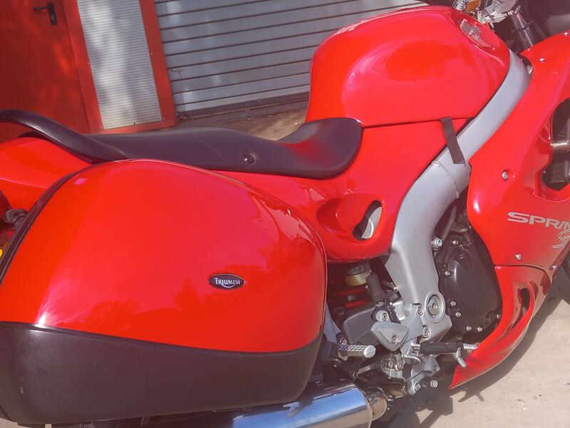 TRIUMPH SPRINT ST 955