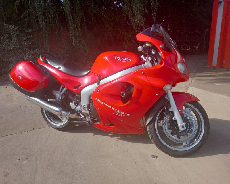 TRIUMPH SPRINT ST 955