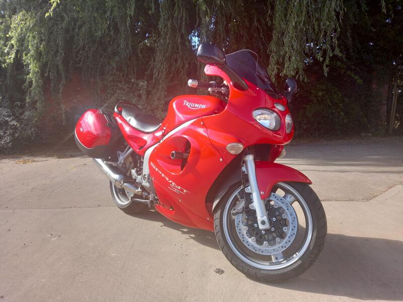 TRIUMPH SPRINT ST 955