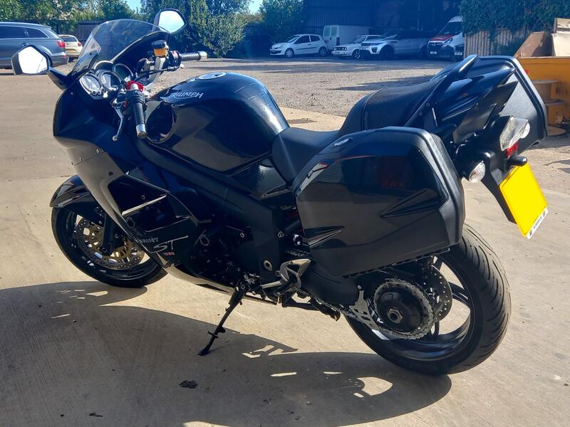 TRIUMPH SPRINT ST 1050