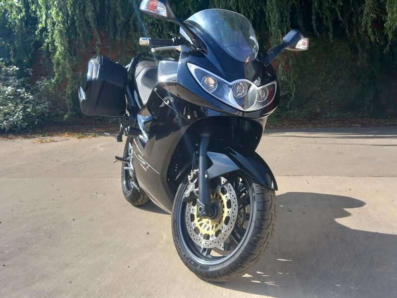 TRIUMPH SPRINT ST 1050