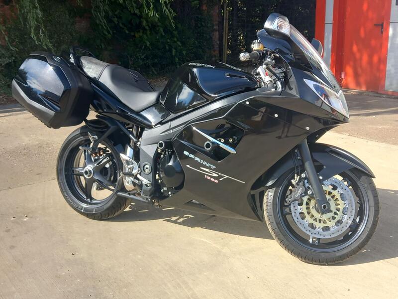 TRIUMPH SPRINT ST 1050