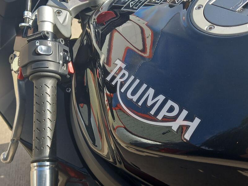 TRIUMPH SPRINT ST 1050