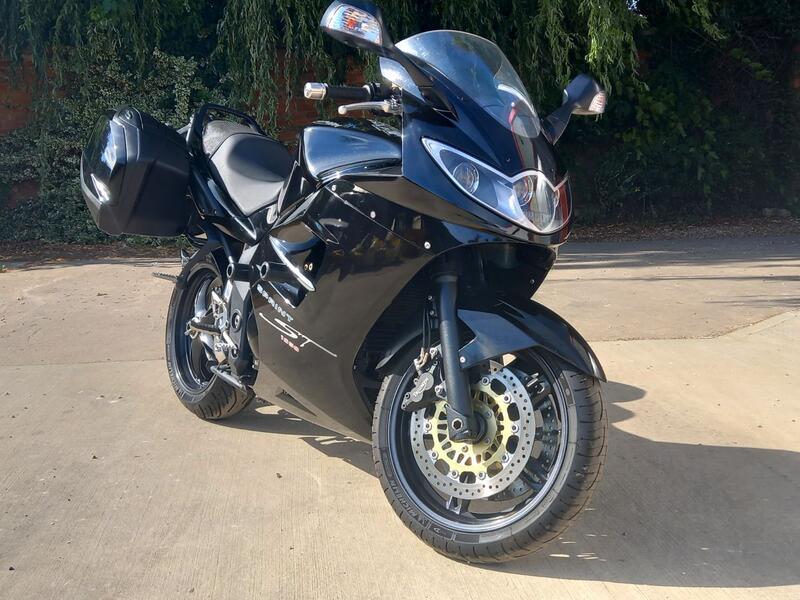 TRIUMPH SPRINT ST 1050