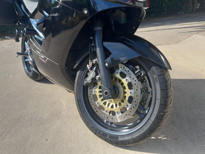TRIUMPH SPRINT ST 1050
