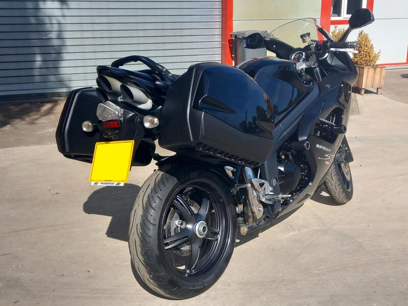 TRIUMPH SPRINT ST 1050