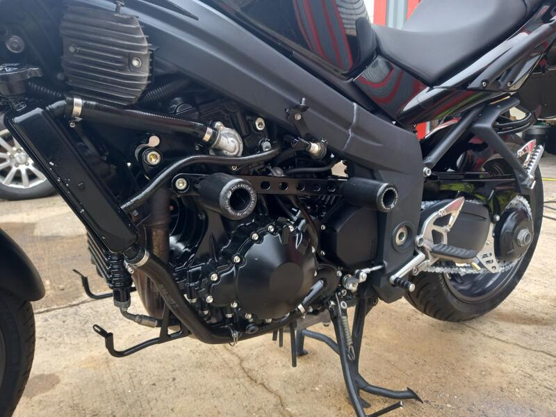 TRIUMPH SPRINT ST 1050