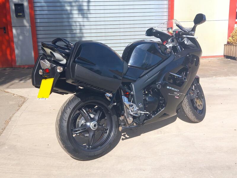 TRIUMPH SPRINT ST 1050