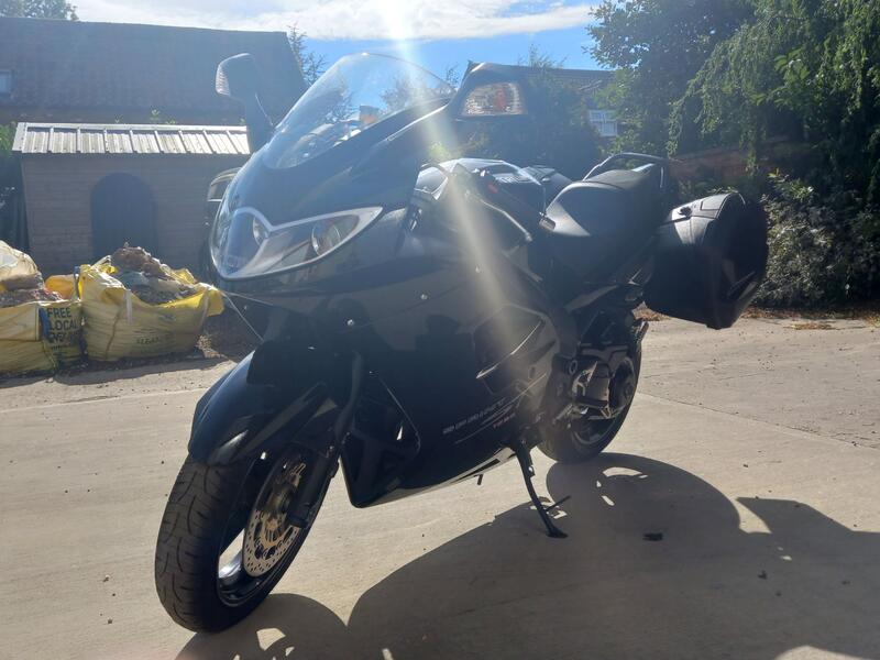 TRIUMPH SPRINT ST 1050