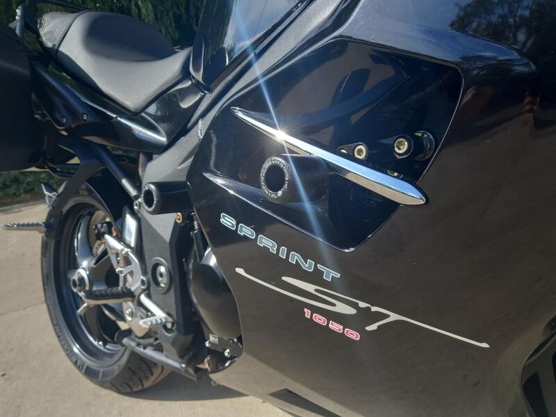 TRIUMPH SPRINT ST 1050