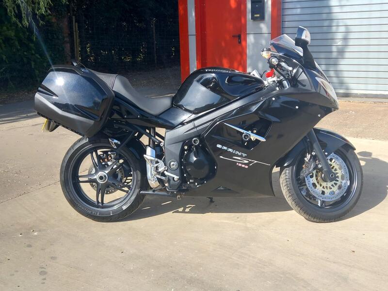 TRIUMPH SPRINT ST 1050